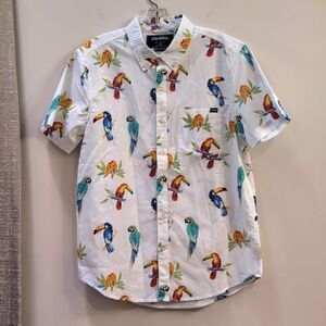 Chubbies Men's The Dude Where's Macaw Short Sleeve Shirt Sz M